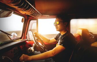 ドライバー転職の記事を条件別に確認するトラック運転者
